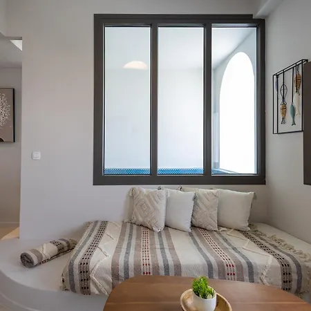 Niabelon Hotel Oia (Santorini)