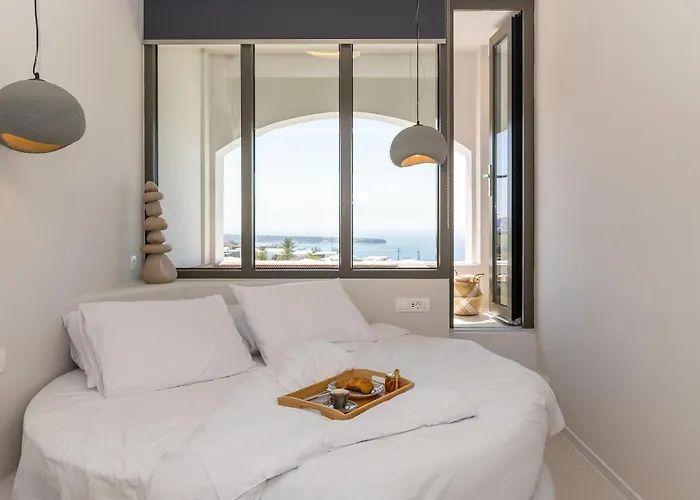 Niabelon 4* Oia (Santorini)