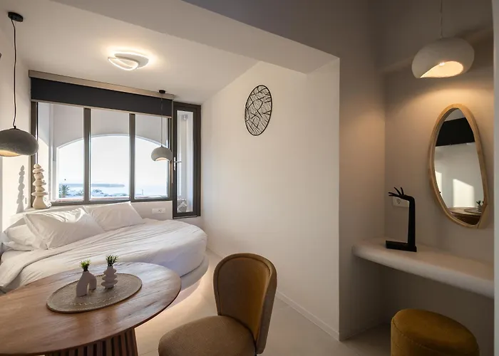 Niabelon Hotel Oia (Santorini)